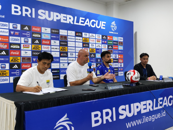Bojan Hodak Jelaskan Hukuman yang Didapat Adam Przybek